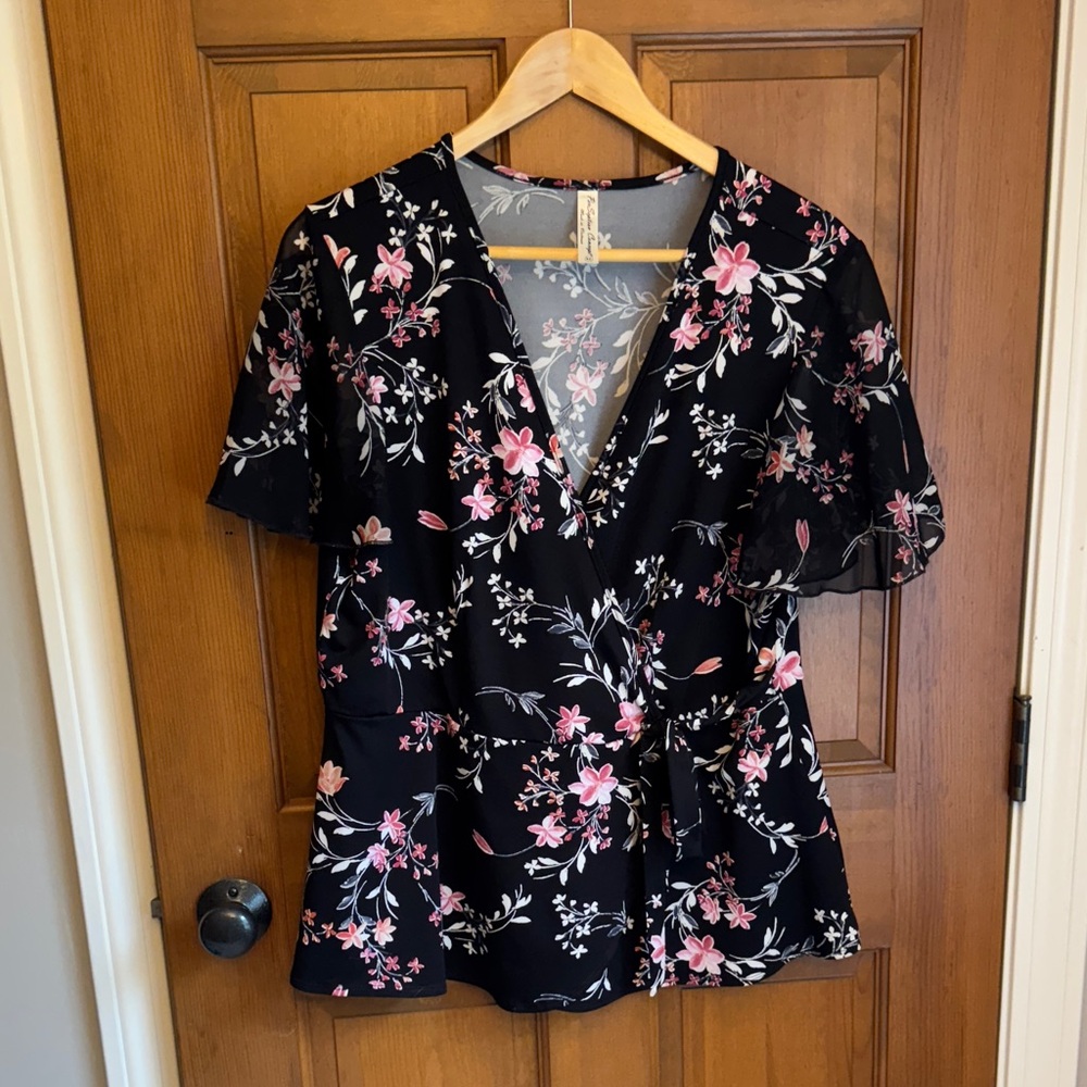 Per Seption Floral Wrap Top - Black and Pink